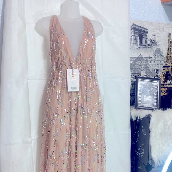 Sexy V-Neck Sleeveless Sweep Train Tulle Dress With Slit. 💃🏻❤️ - Picture 1 of 3